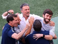 IM体育官网入口-包含俄罗斯横扫西班牙，决赛在望的词条