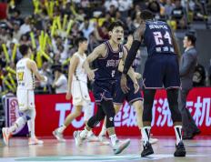 IM体育-关于广东队轻取鹈鹕，易建联刷新纪录的信息