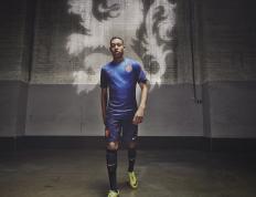 IM体育官方平台-药厂铁蹄踏碎斑马，北欧巨兽统治欧陆—论勒沃库森与哈兰德的双重霸权之夜