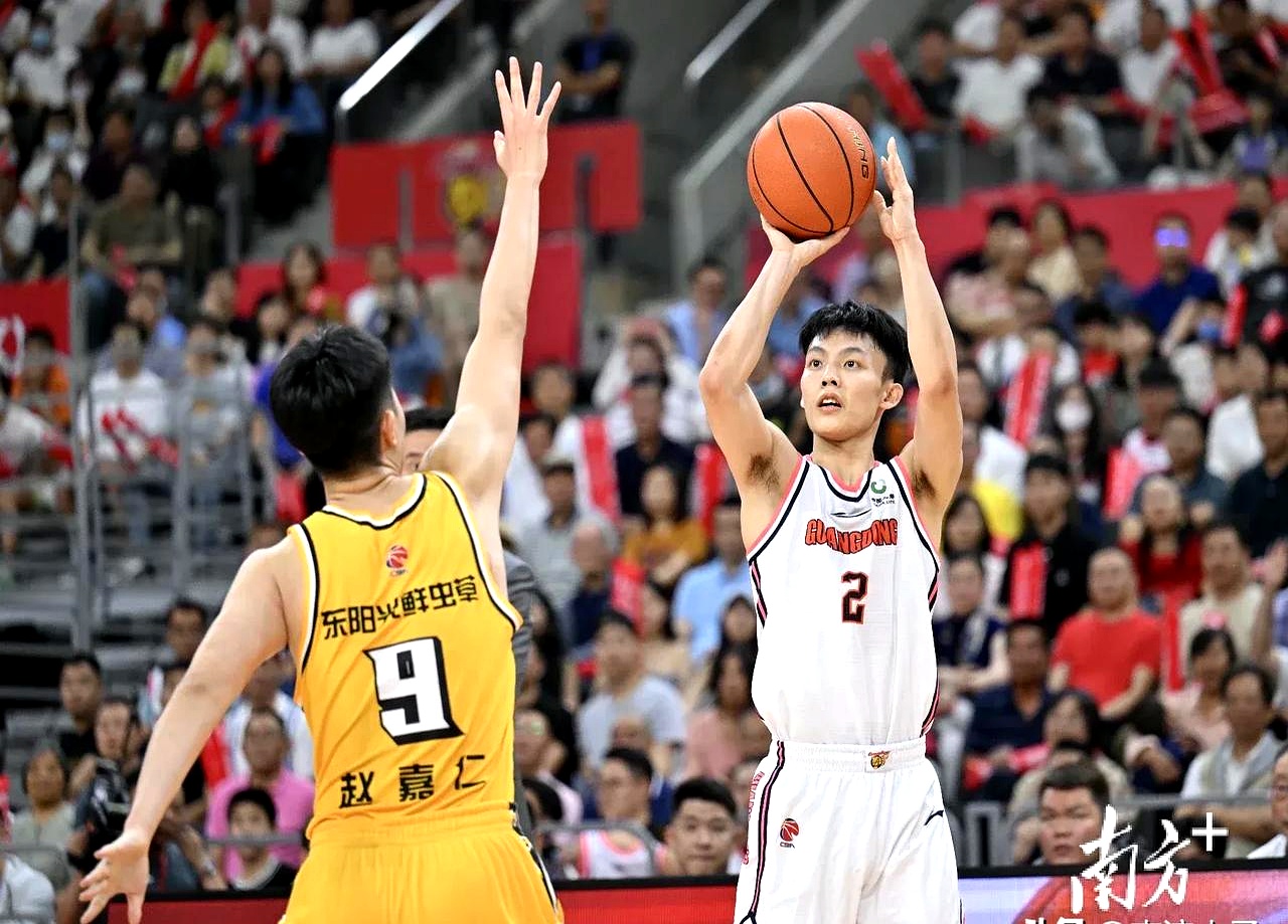 IM体育平台-外援强势发挥，助力球队晋级下一轮比赛的简单介绍