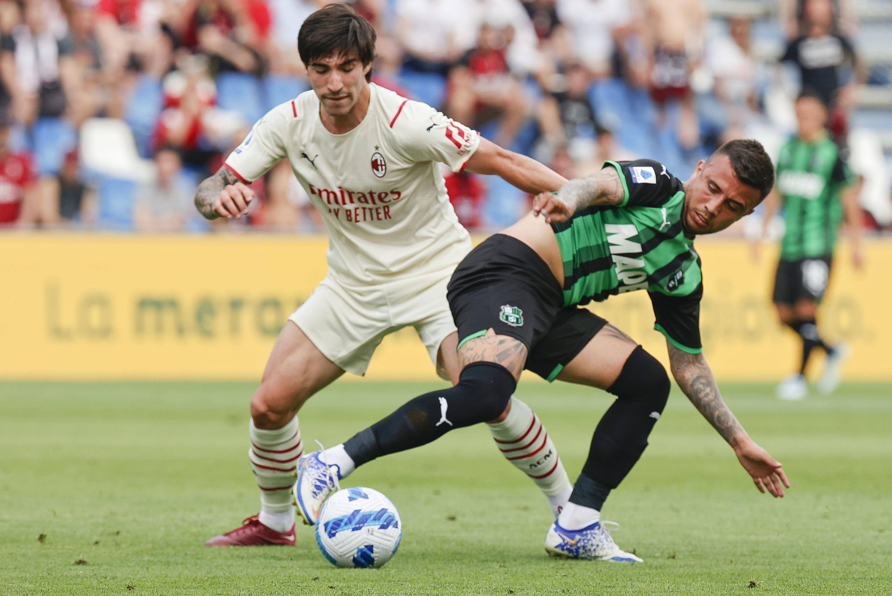 IM体育app-包含意大利足球盛况空前，AC米兰队夺冠在望的词条