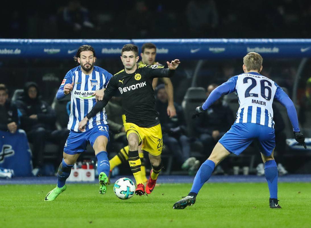 IM体育社区互动入口-包含多特蒙德客场遭遇纽伦堡，卫冕冠军面临硬仗的词条