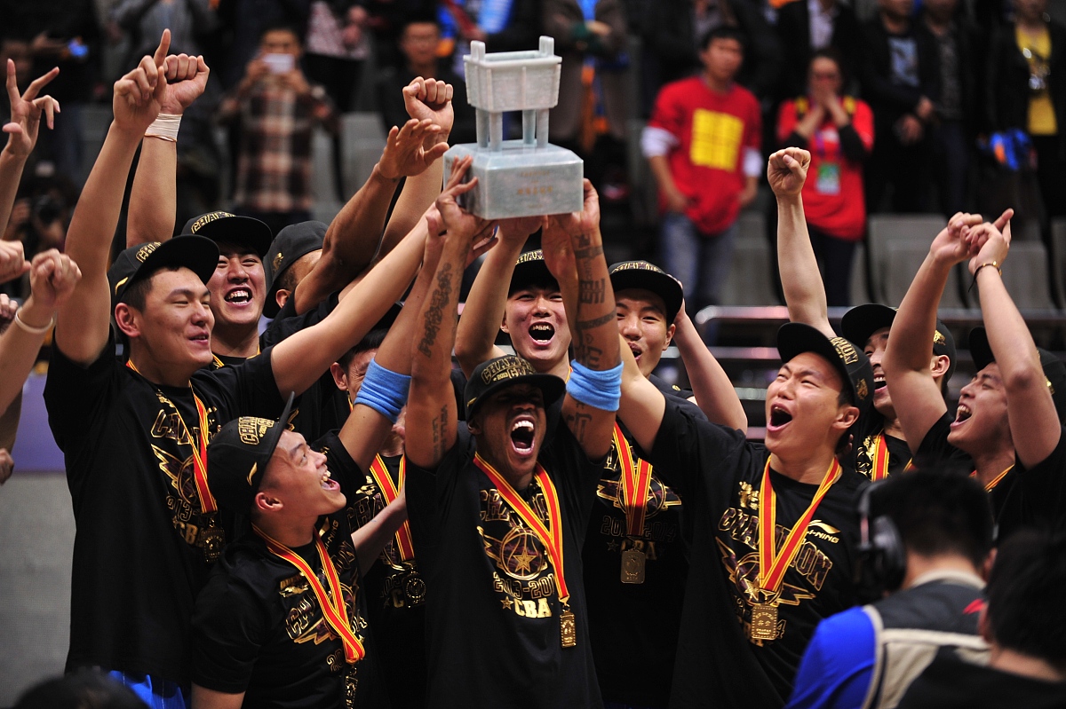 IM体育-劲爆内幕！比赛中球员技术大放异彩的简单介绍