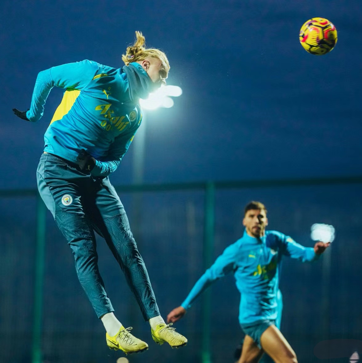 IM体育app-曼城防守困难，需要提高配合默契