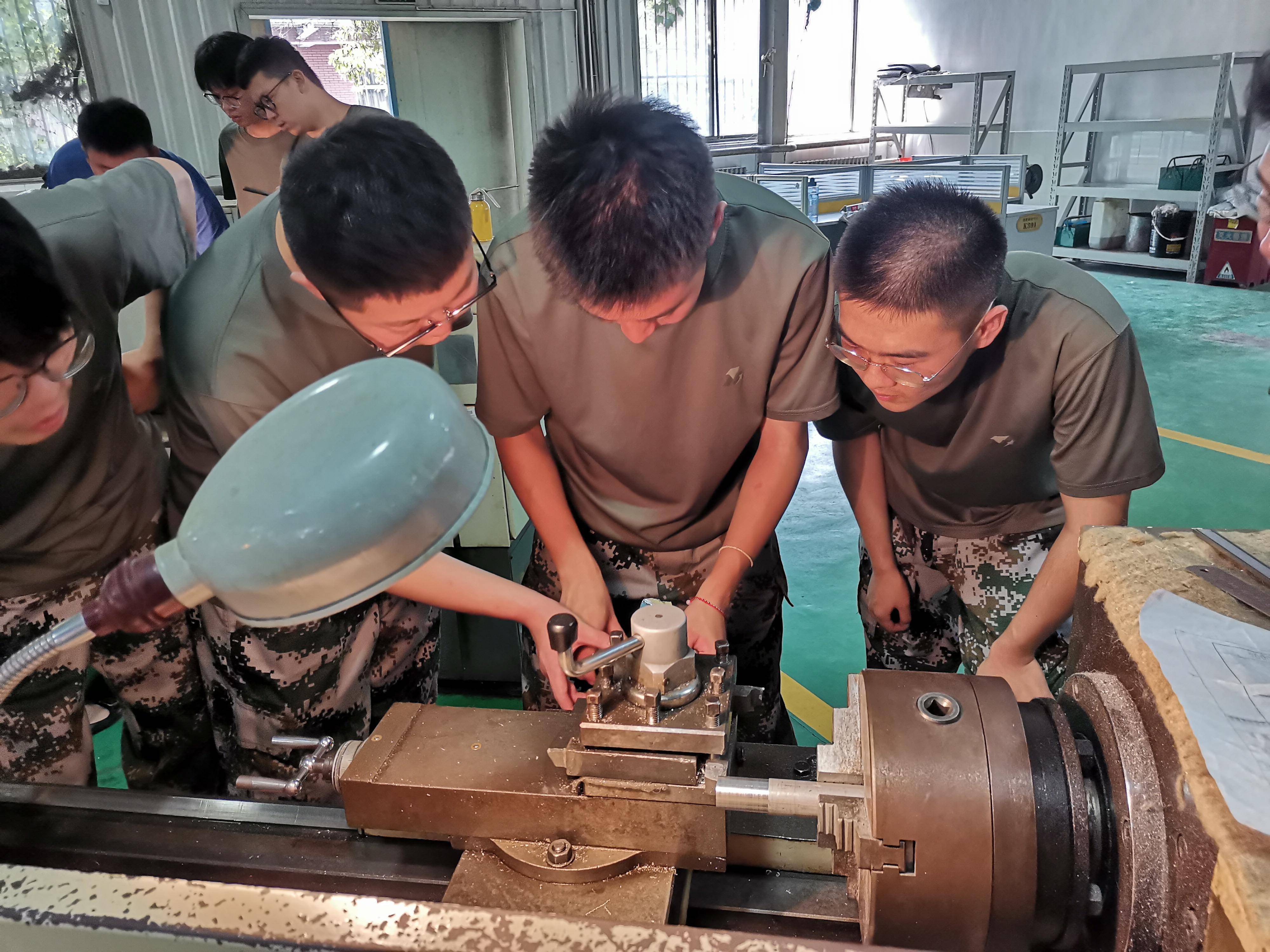 IM体育社区互动入口-关于湖北科技大学深夜训练备战，球员积极反思磨砺的信息