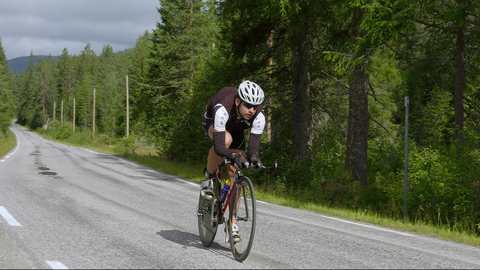 IM体育在线注册-赛道与球场的双城记，F1街道赛焦点战与雄鹿斩落公牛