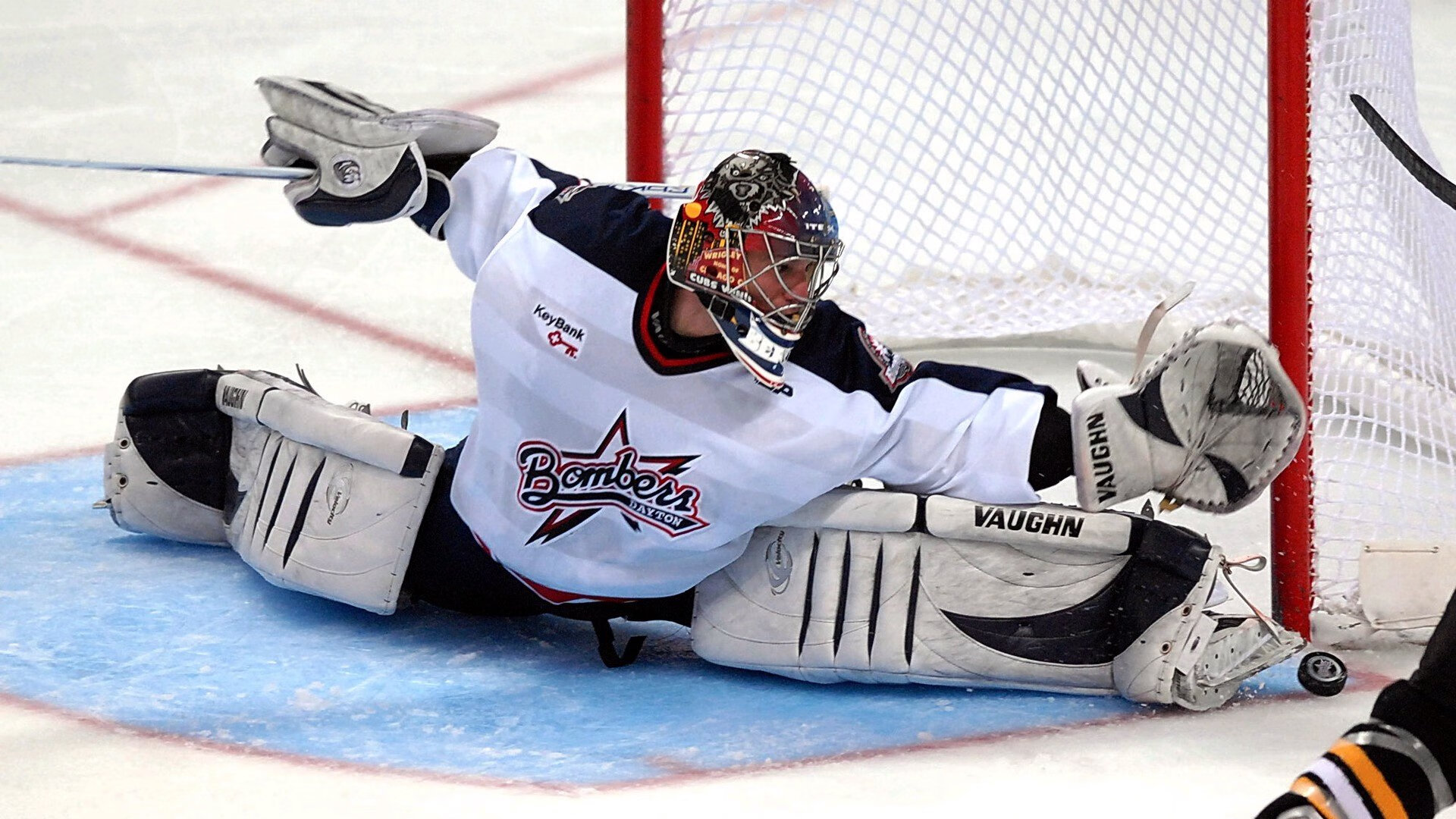 IM体育官方网站-当足球绝杀遇上乒乓孤勇，英格兰的狂喜与奥恰洛夫的担当